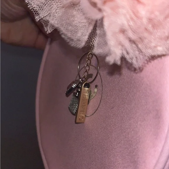 Chanel Beauty Pouch/ Makeup Travel Organize Bag w/ Chanel floral keychain - Picture 3 of 9